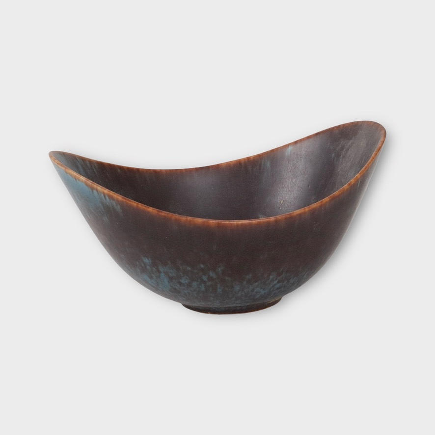 GUNNAR NYLUND. A stoneware bowl, Rörstrand.