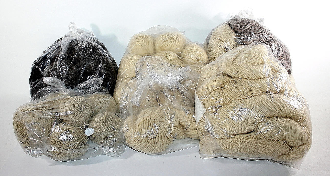GARN, ull ca 2 kg.