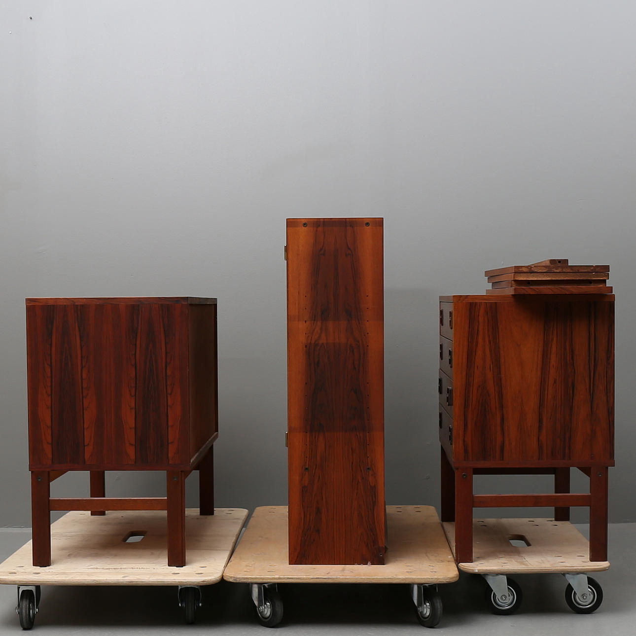 VITRINSKÅP, jakaranda 1960-tal. Möjligen IKEA.