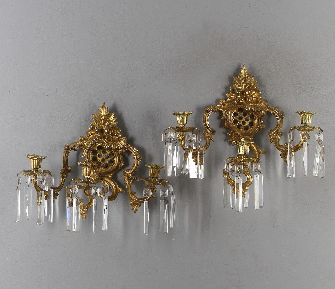 LJUSLAMPETTER, 1 par, mässing, rokokostil, omkring 1900.