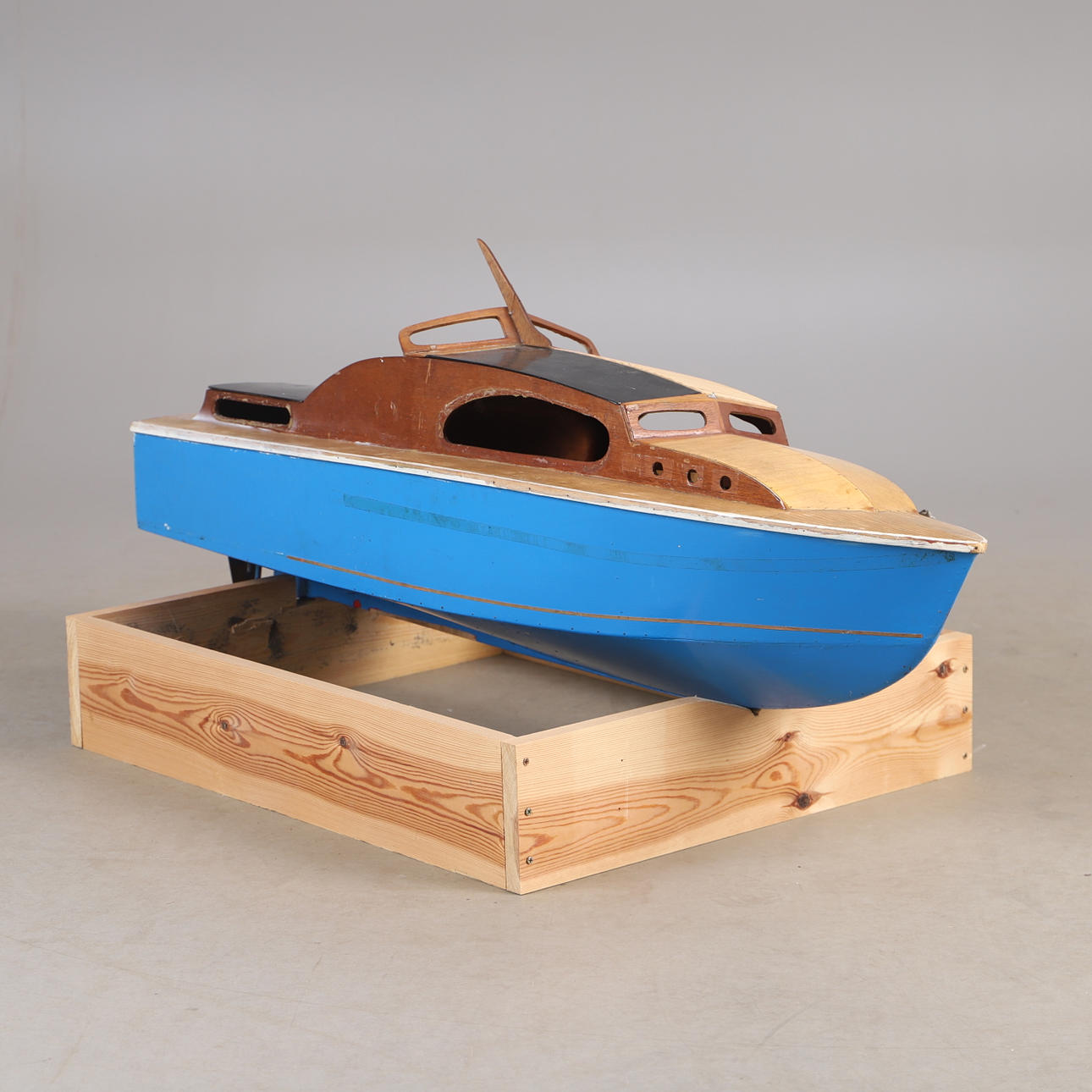 MODELLBÅT, Max-3 motor, trä.