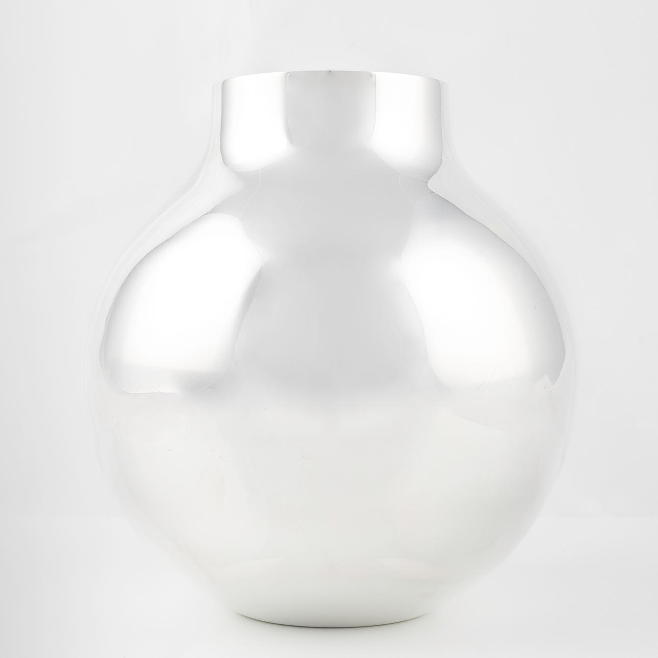 OLIVIA HERMS. „Boule“ vase, sølvbelagt, Skultuna.