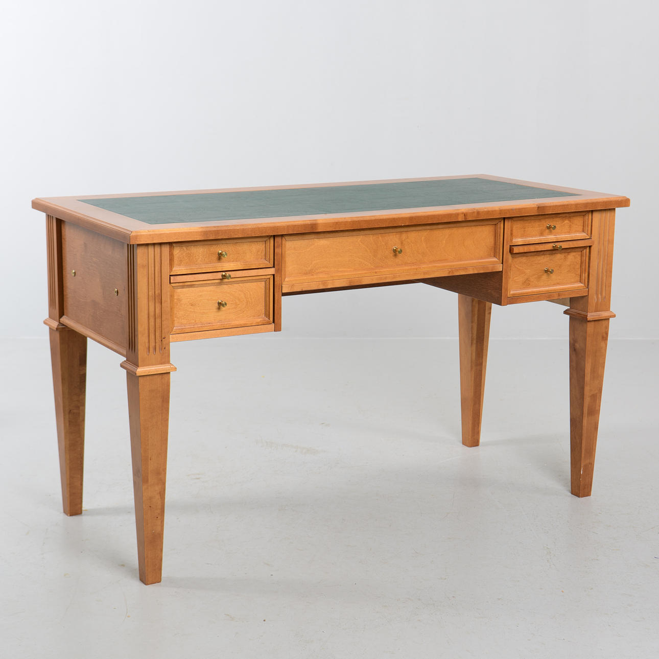 A 21st-century Boknäs desk.