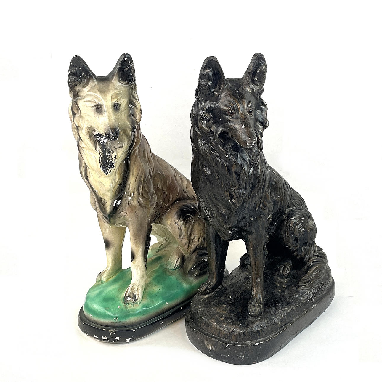 FIGURAS, PERROS, 2 piezas de escayola, siglo XX.