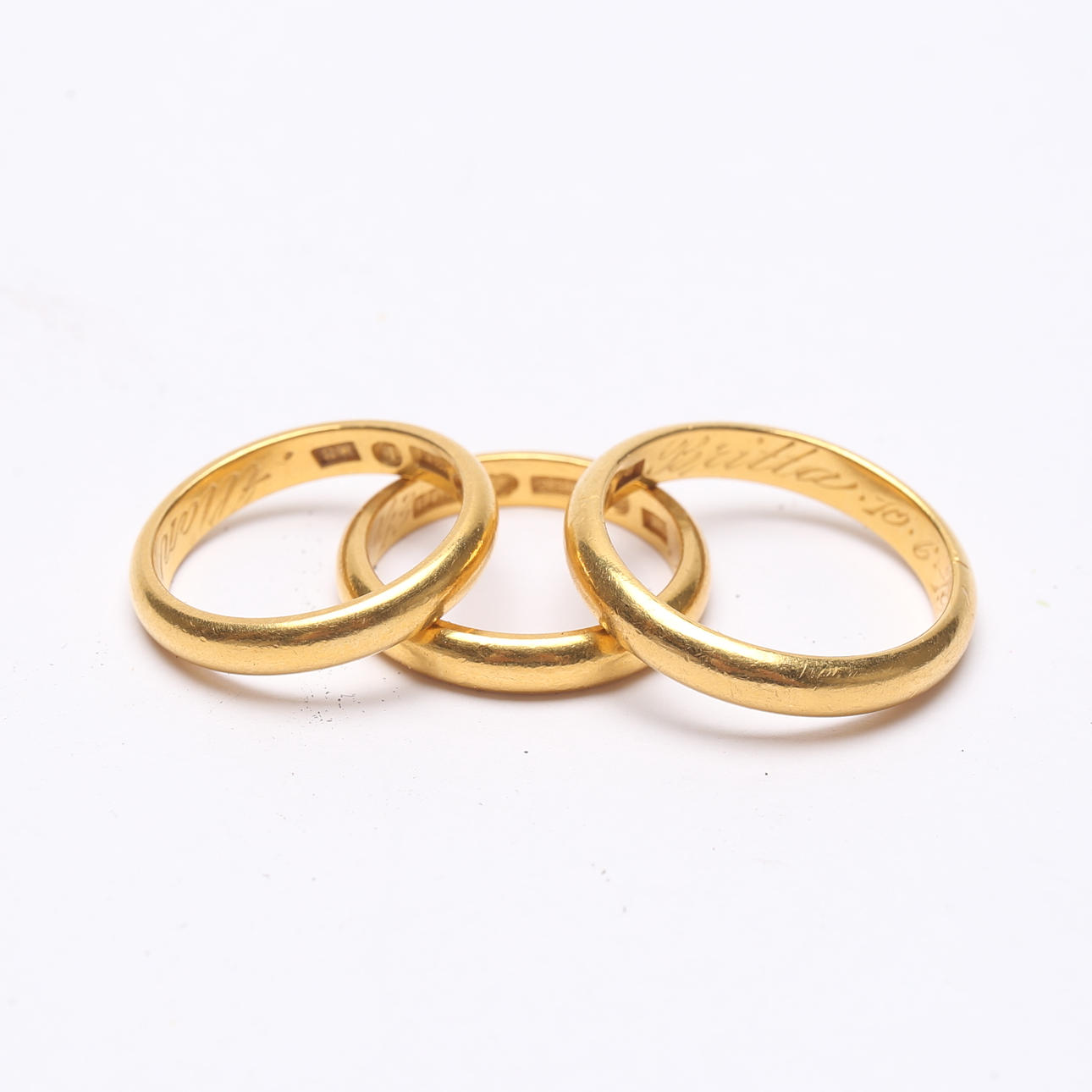 RINGAR, 3 st, guld, 23K, vikt ca. 19,8 gram.