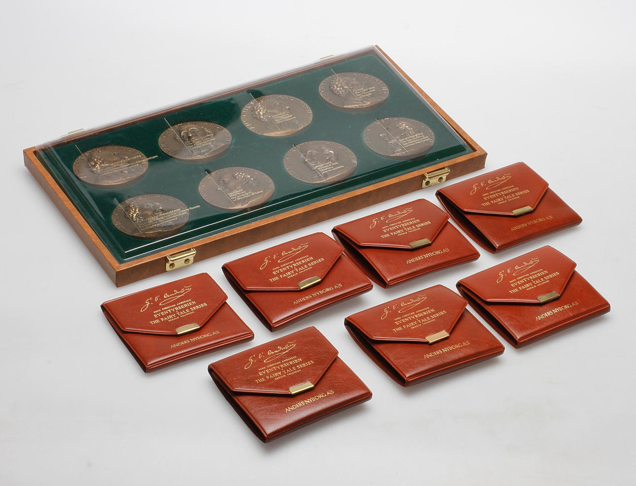 MEDALJER, 14 st, bland annat H.C. Andersen. Eventyrserien Harald Salomon 1875-1975.