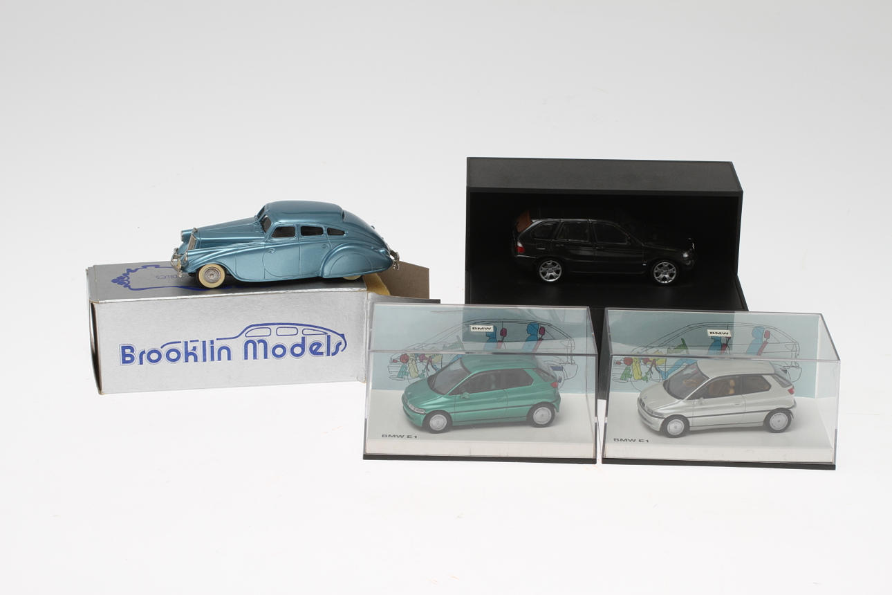 MODELLBILAR 4 stycken i originalkartong. Bland andra Minichamps och Brooklin.