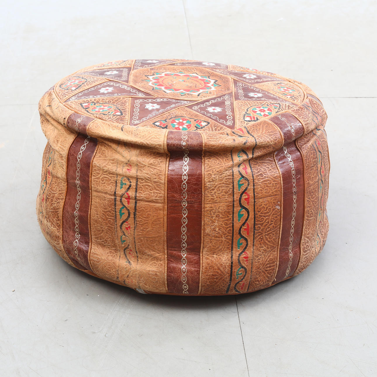 Stool/SEAT CUSHION, oriental, leather.