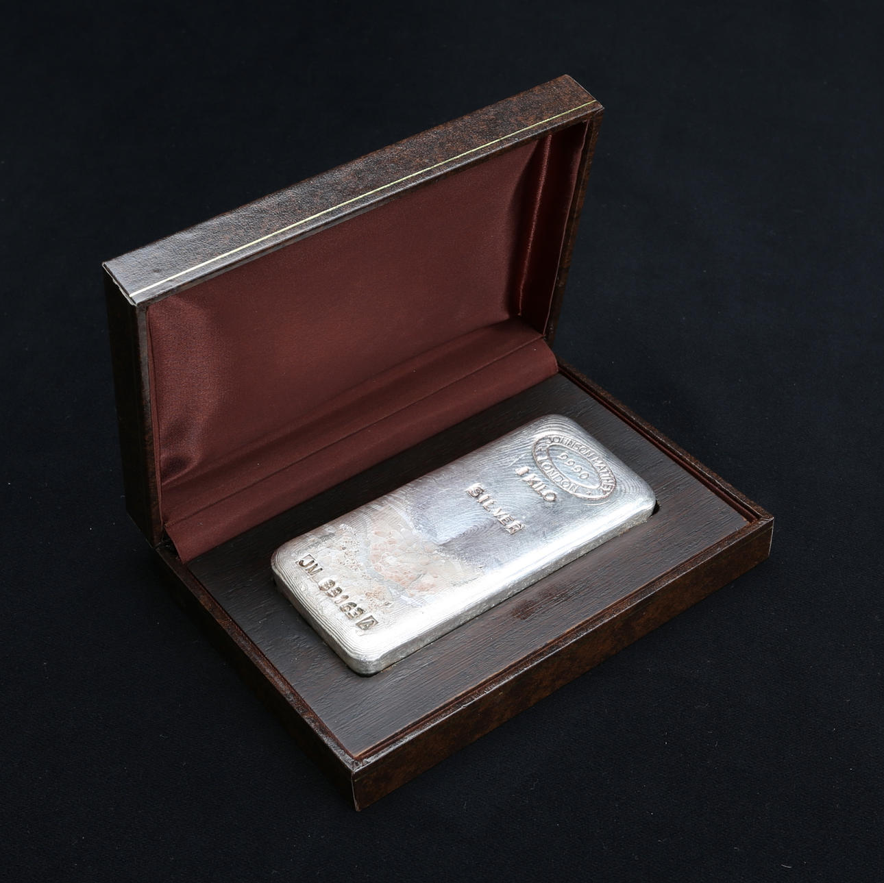 SILVERTACKA, fine silver, 1000 gram, London.