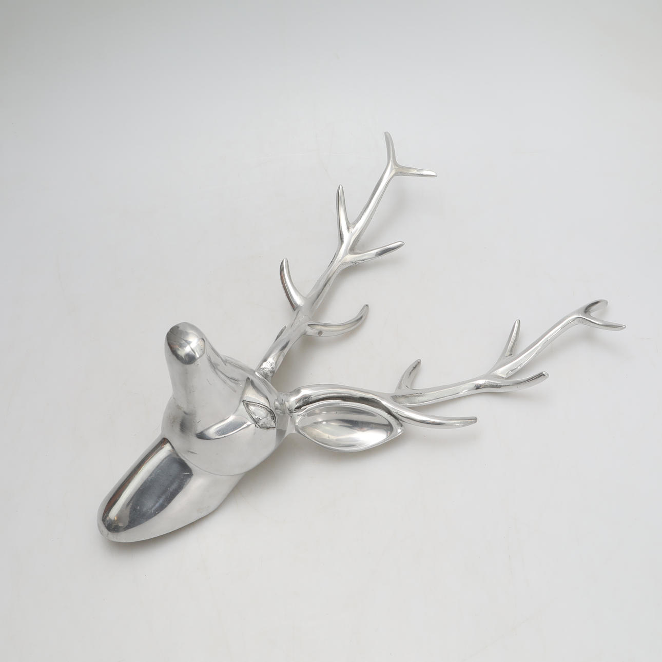 PERCHERO, modelo de pared con cabeza de animal.