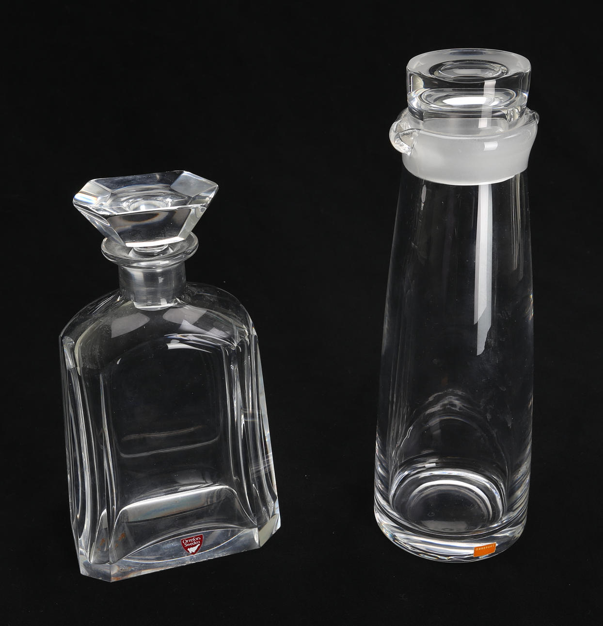 GLASKARAFFER, 2 st, Orrefors, 1900-tal.