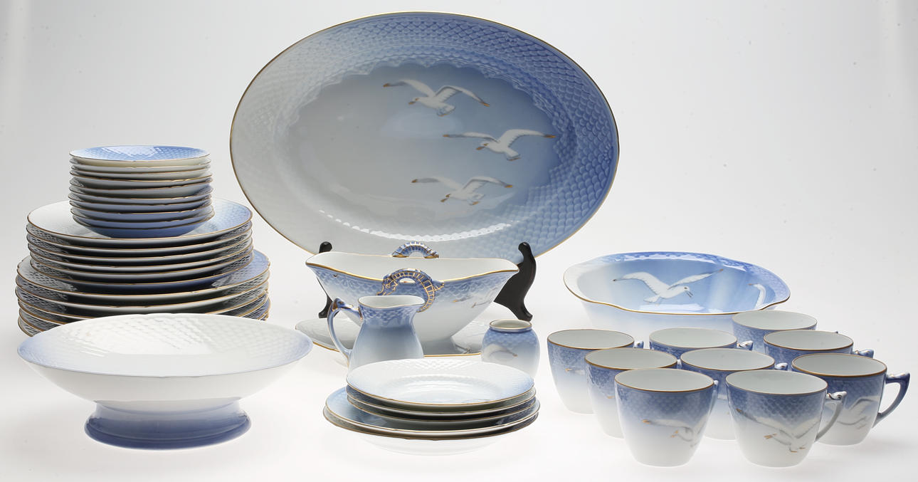 KAFFE- samt MATSERVIS, 42 delar, "Blå måsen", Bing & Gröndahl, Danmark, 1900-tal.