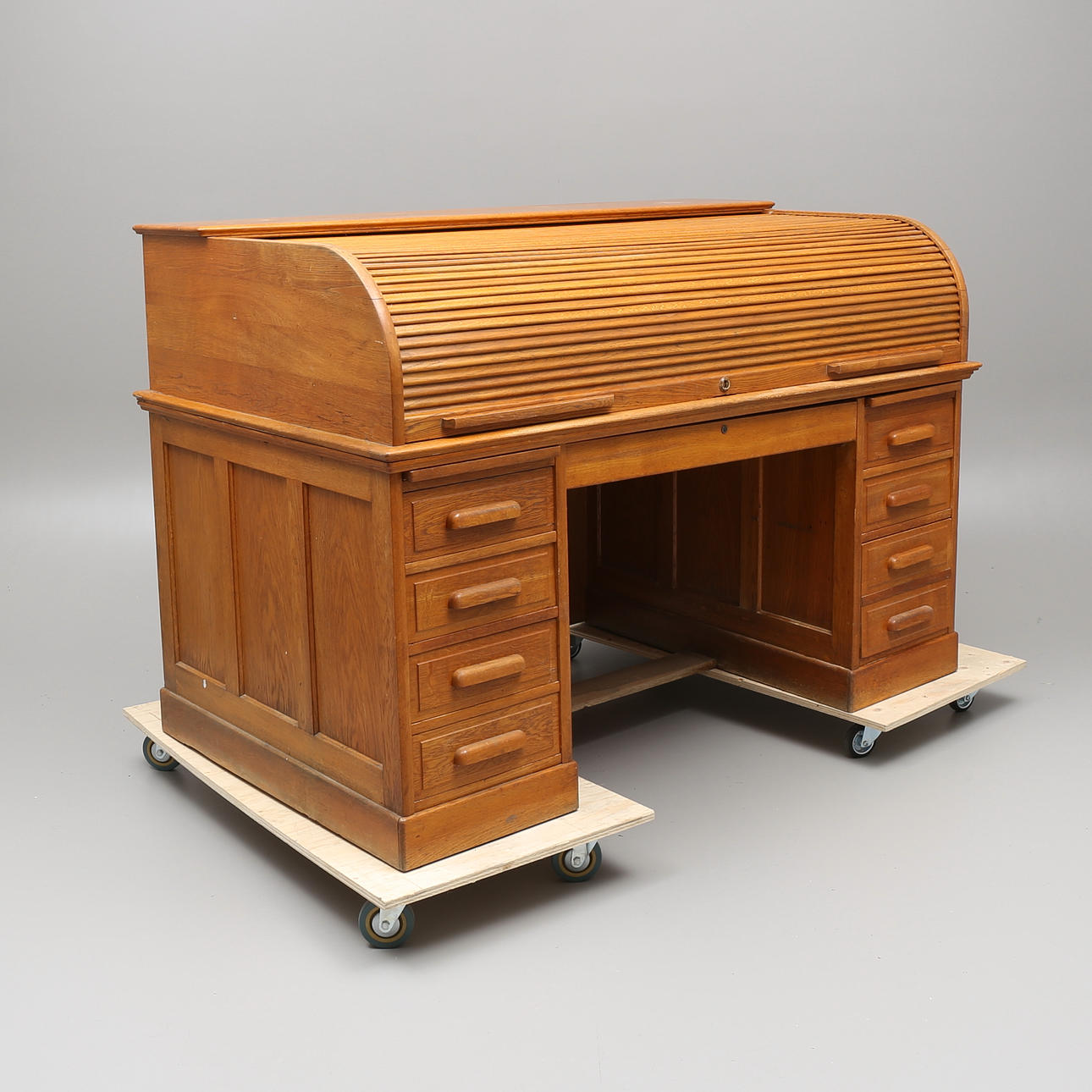 SKRIVBORD med jalusi, ek, 1900-talets första hälft.