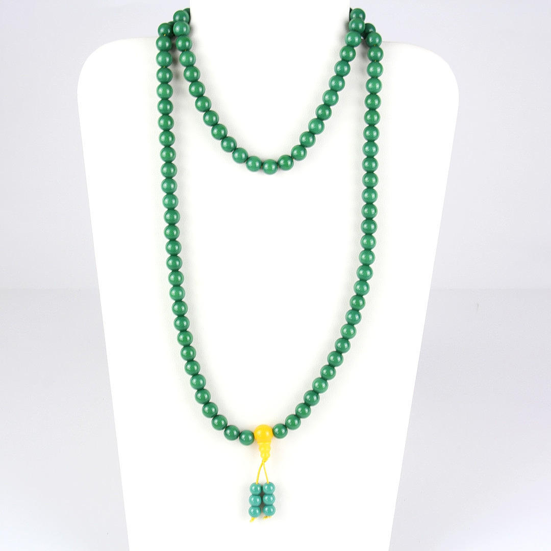 TIIBETILÄISET VIHREÄT LASIRUKOUSHELMET.