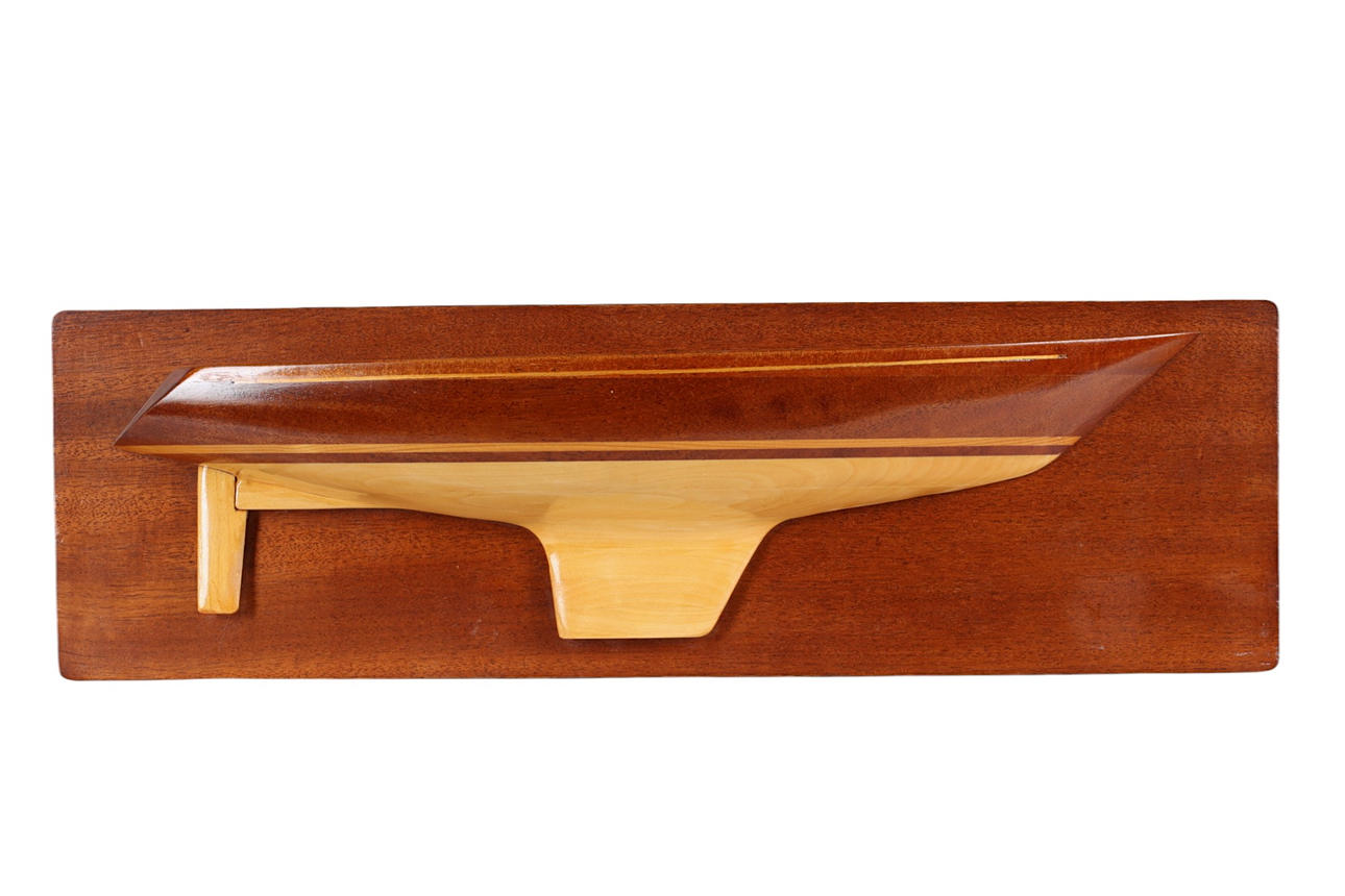 HALVSKEPPSMODELL, "Linjett 35", lackerat trä, 1900-tal.