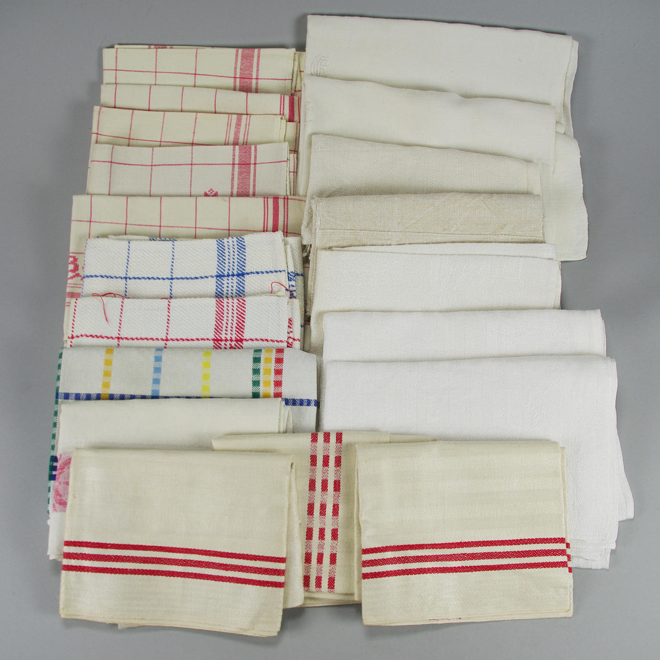 LINNEHANDDUKAR, olika mönster och storlekar.