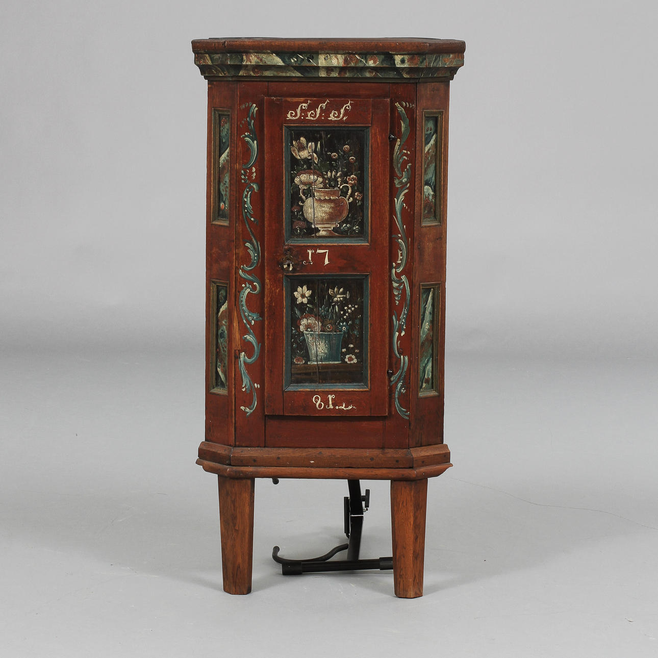 HÖRNSKÅP, allmoge, 17/1800-tal. Dat. 1781.