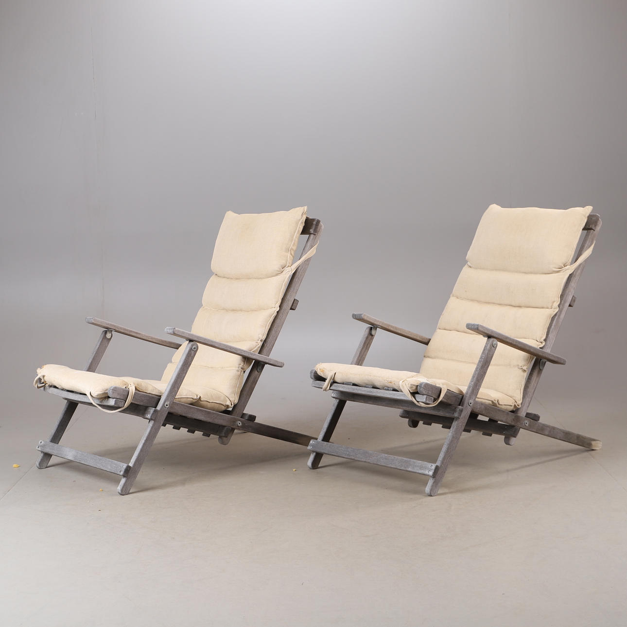 BØRGE MOGENSEN. Dæksæder, 1 par.