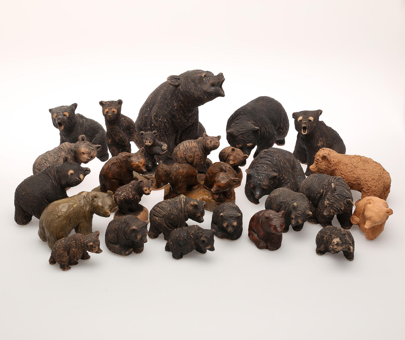 FIGURINER, 26 stycken, keramik, björn. Signerad samt stämplad Tilgmans.