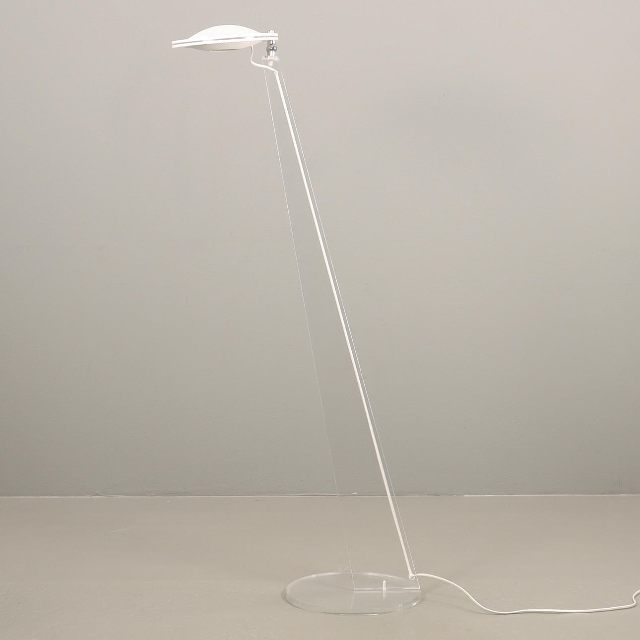 FLOOR LAMP Harco Loor design.