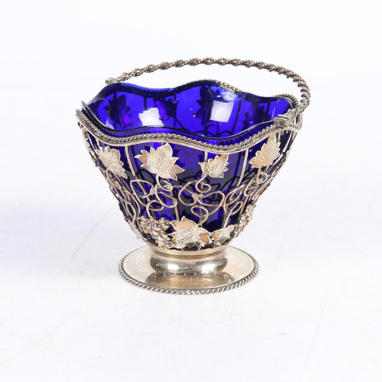 AN EDWARD VII SILVER BON-BON DISH.