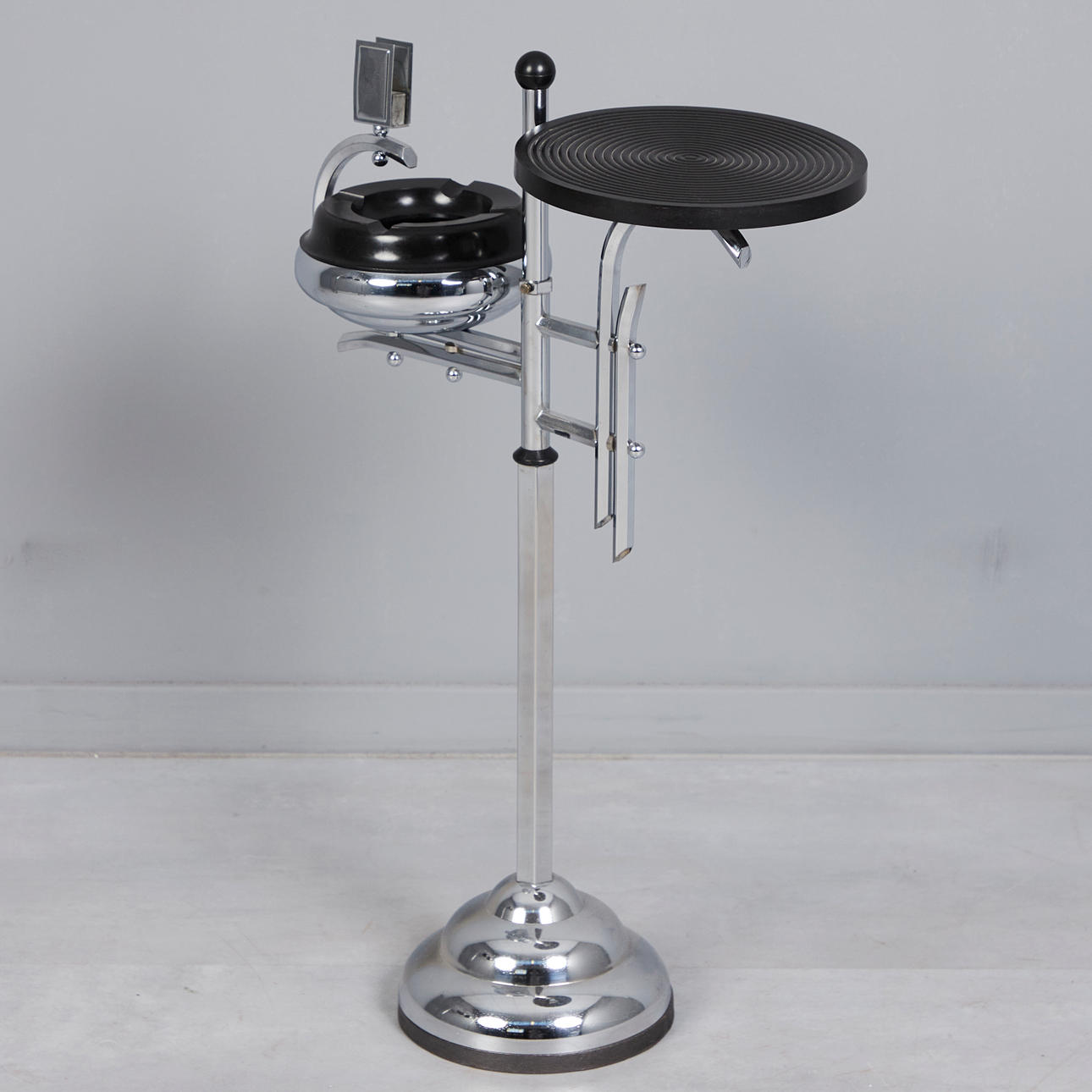 Standaschenbecher / Ascher, Metall, verchromt, Kunststoff.