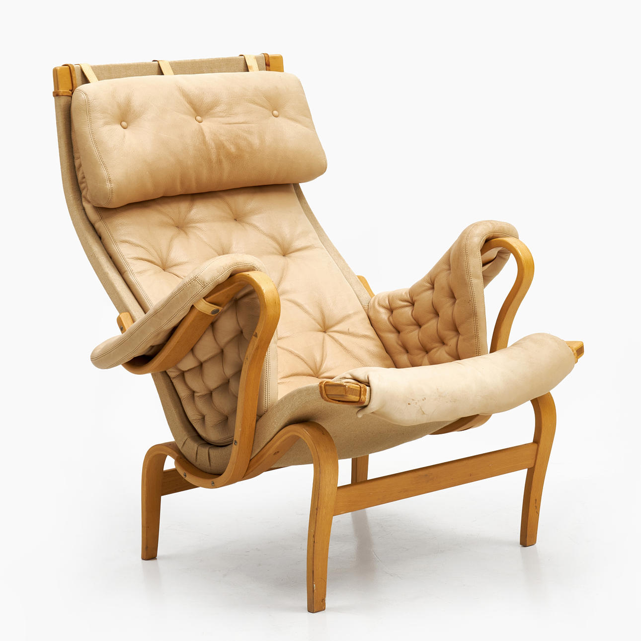 BRUNO MATHSSON. Lænestol, „Pernilla“, læder, Dux.