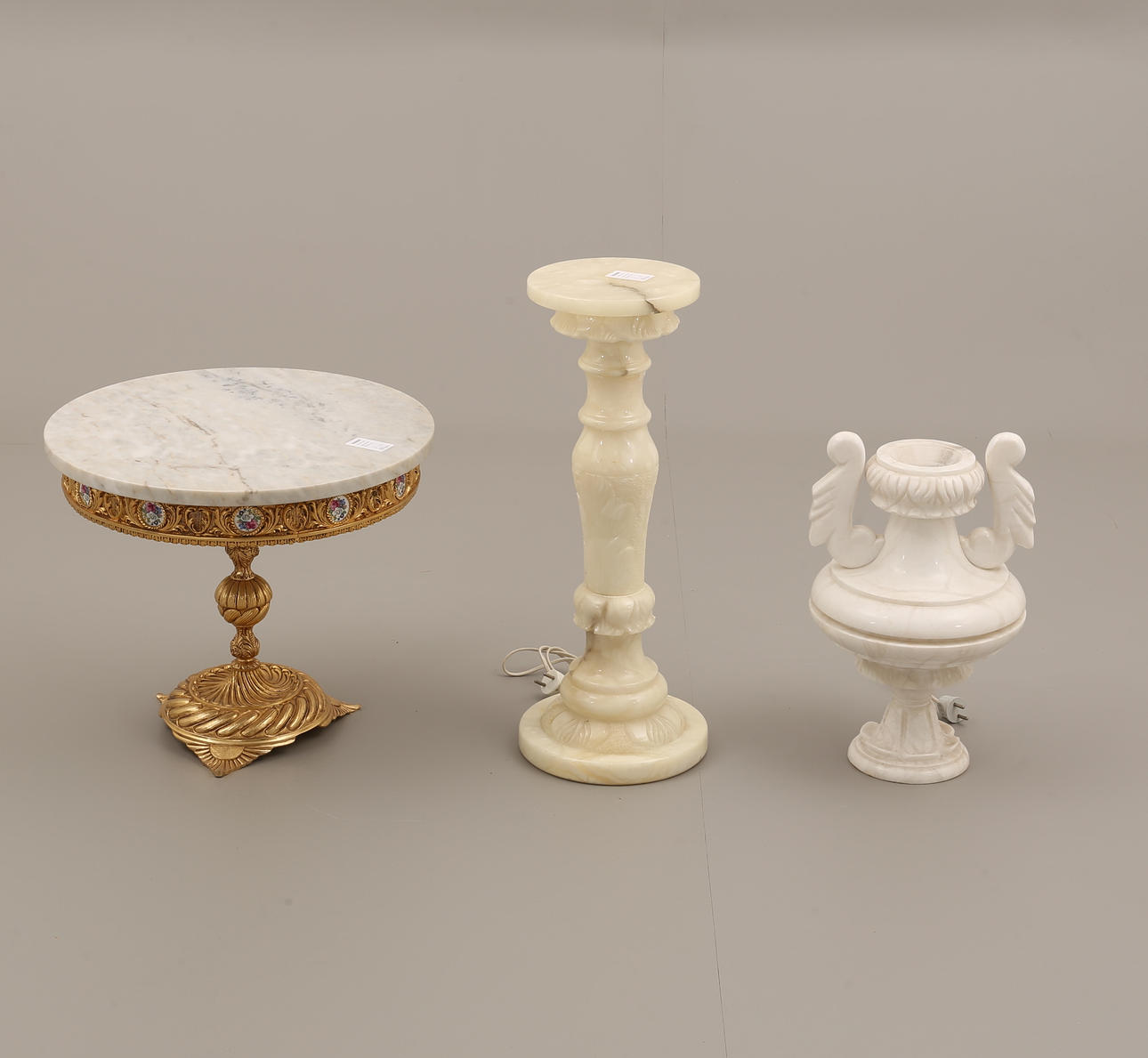 MARMORBORD, piedestal, Alabaster lampa.