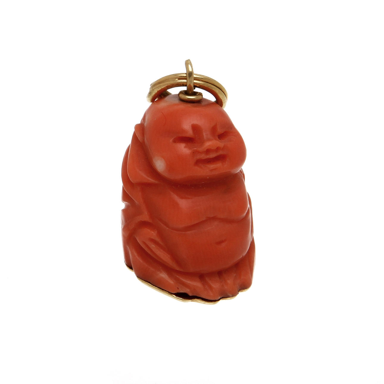 HÄNGE, buddha, 18K rödguld med korall. Vikt 11,0 g.