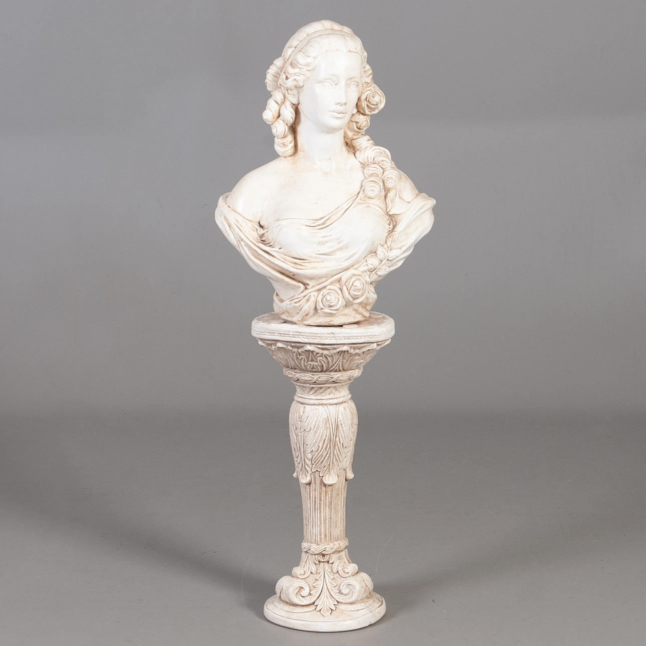 BUSTO SOBRE PEDESTAL.