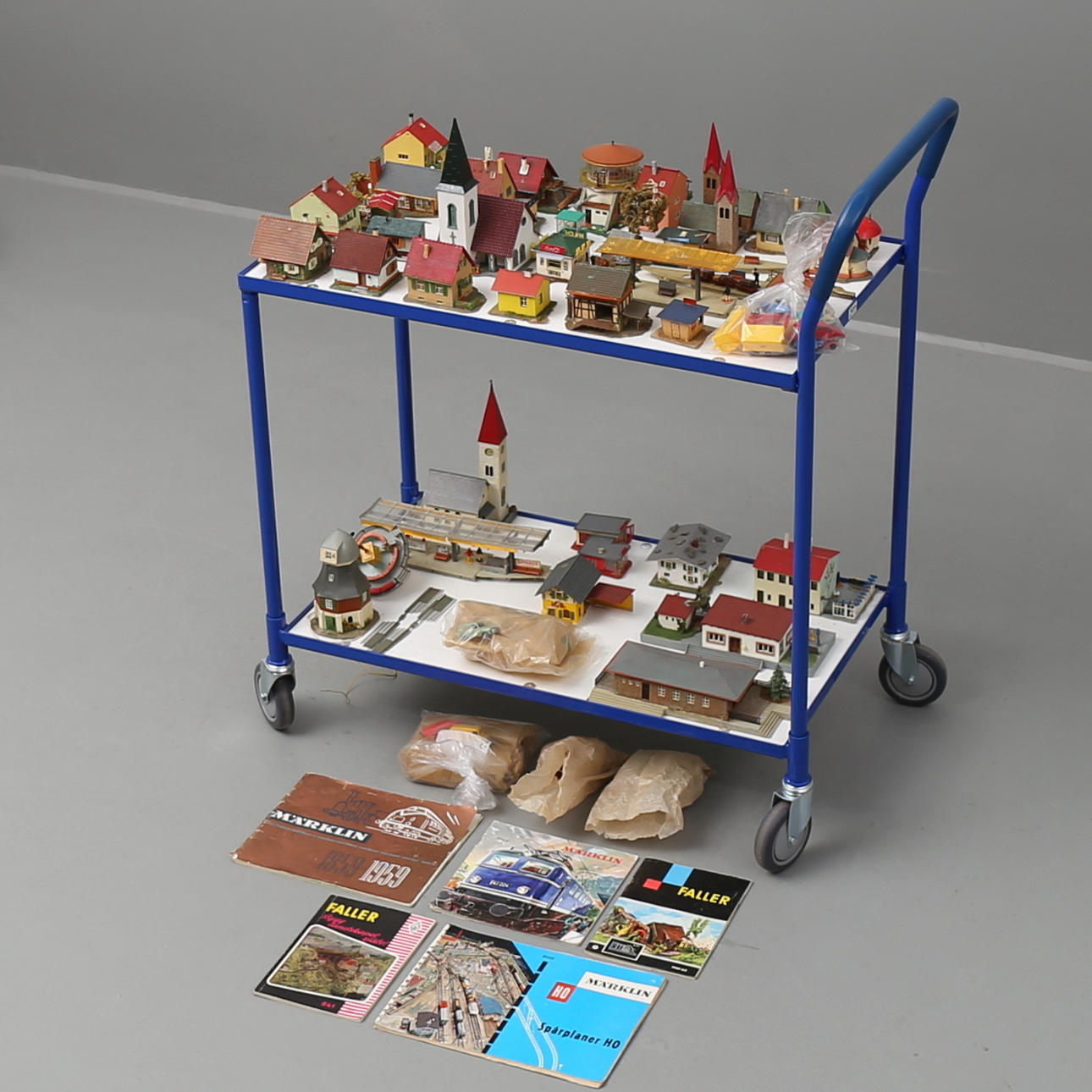 HUS och byggnader för modelljärnväg, ca 36 st.