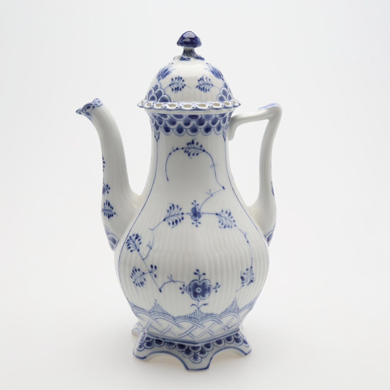 CAFETERA, MALTA DE MEJILLONES, ROYAL COPENHAGEN.