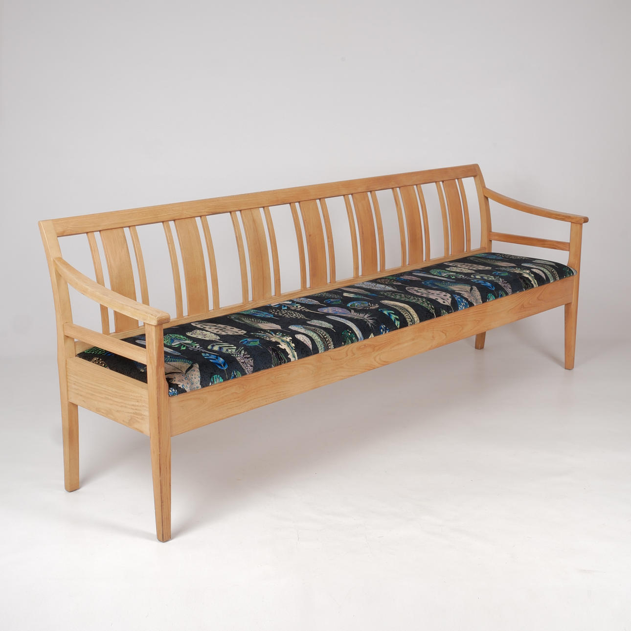 EVERT GENTZELL. Pitkä sohva, Mörbylange.