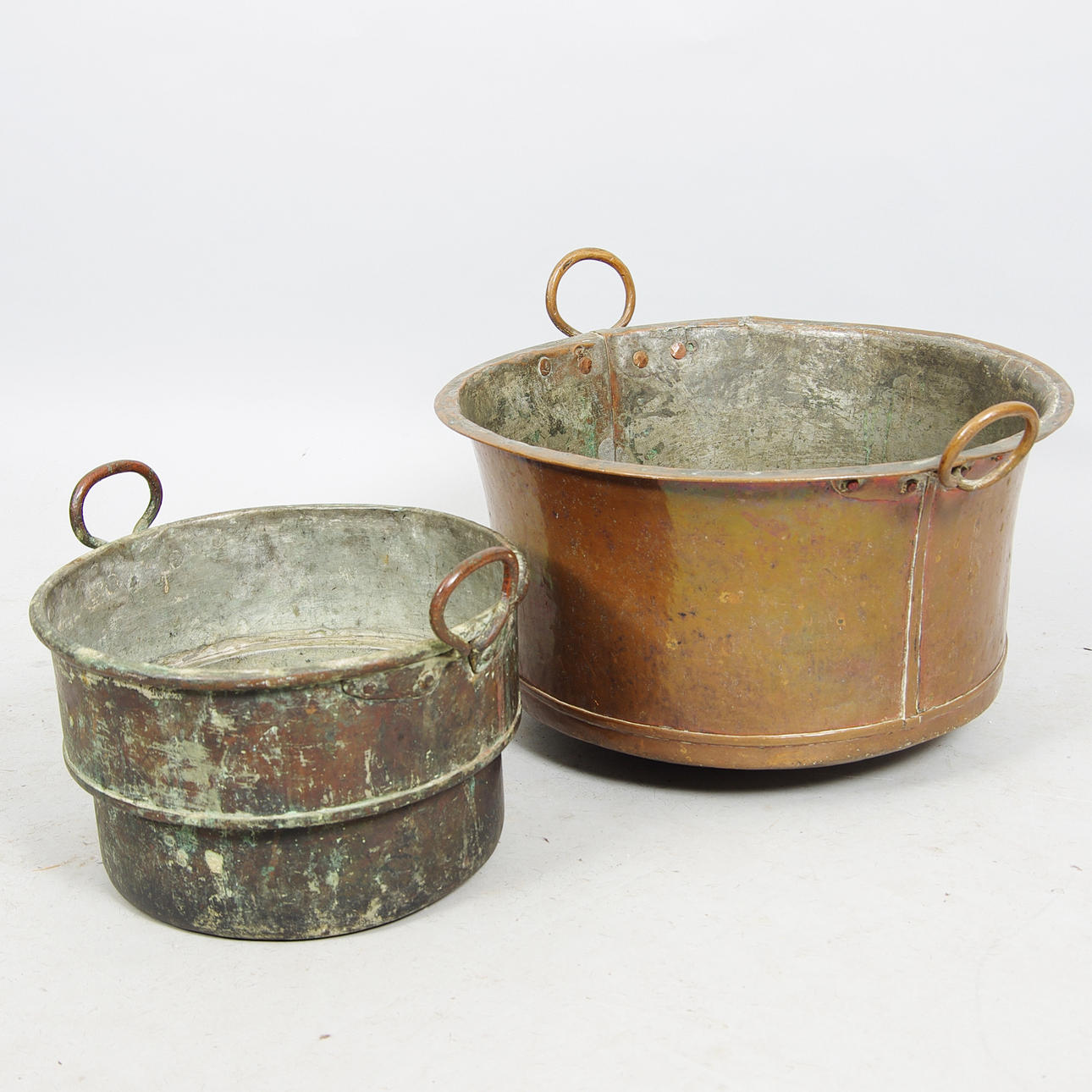 GRYTOR, 2 stycken, koppar.