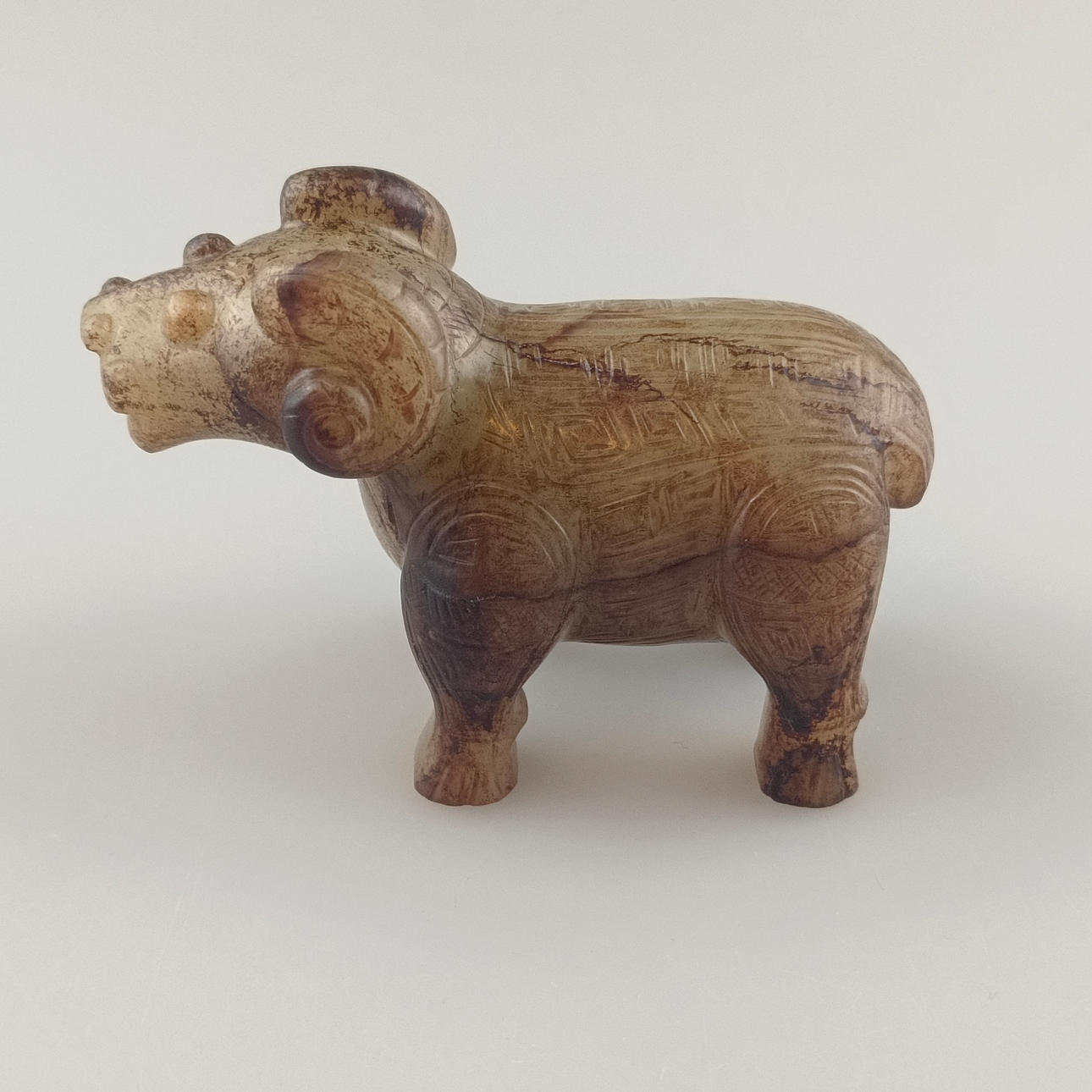 JADEFIGUR „WIDDER“ - China, Qing-Dynastie.