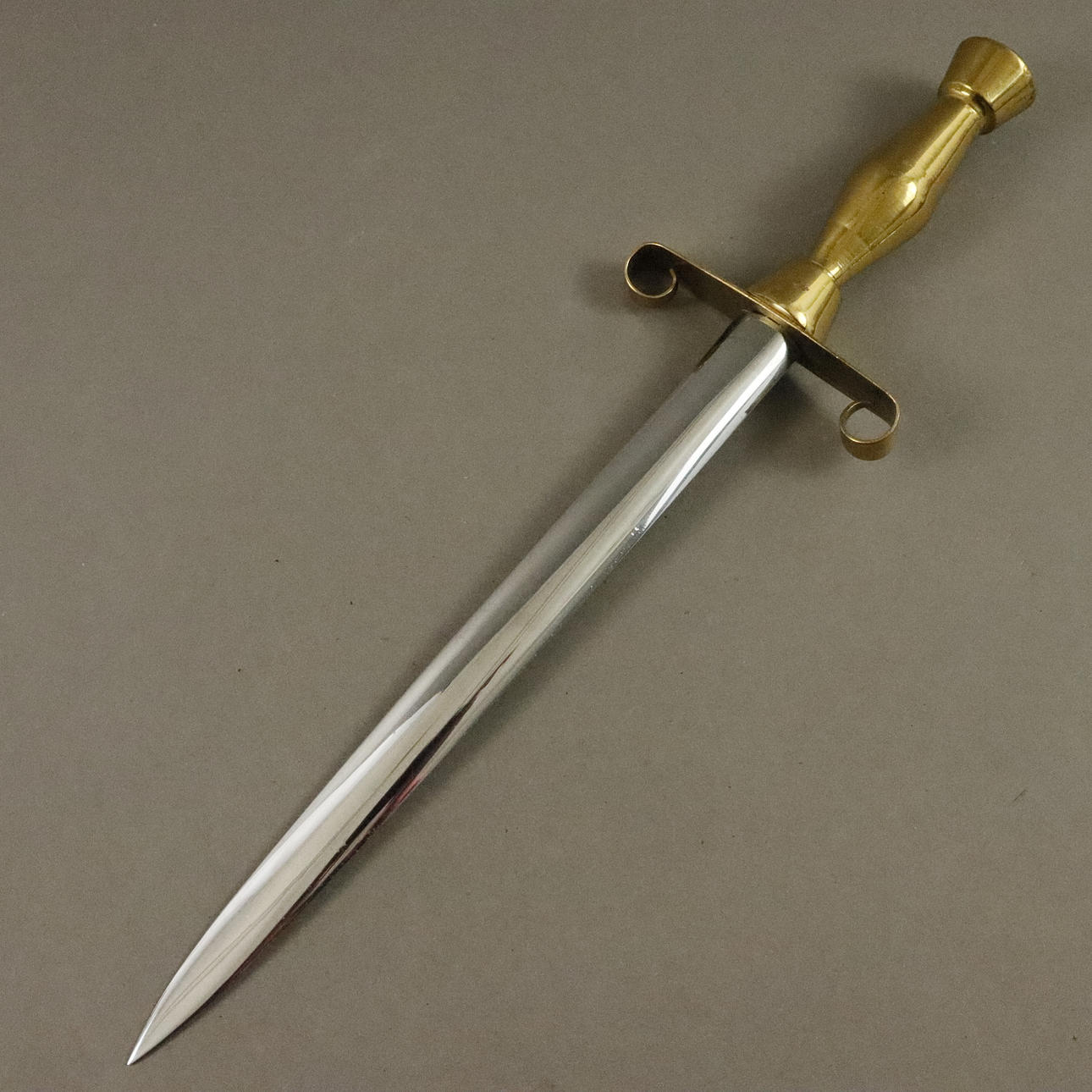 Großer BRIEFÖFFNER in Dolchform - Messing/Stahl.