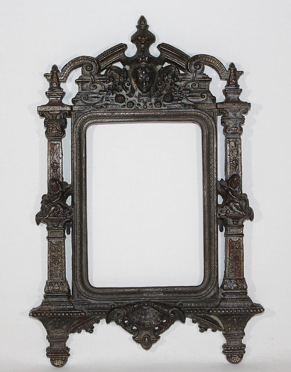 TAVEL/FOTORAM, gjutjärn, vägghängd.