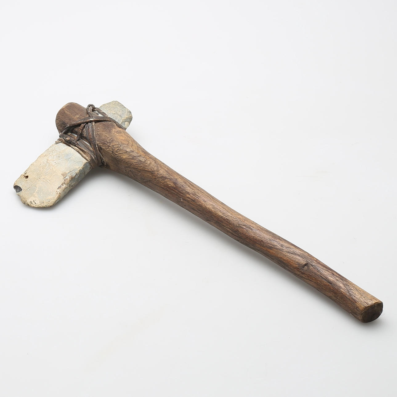 STENYXA, huggen flinta. Yngre stenålder.