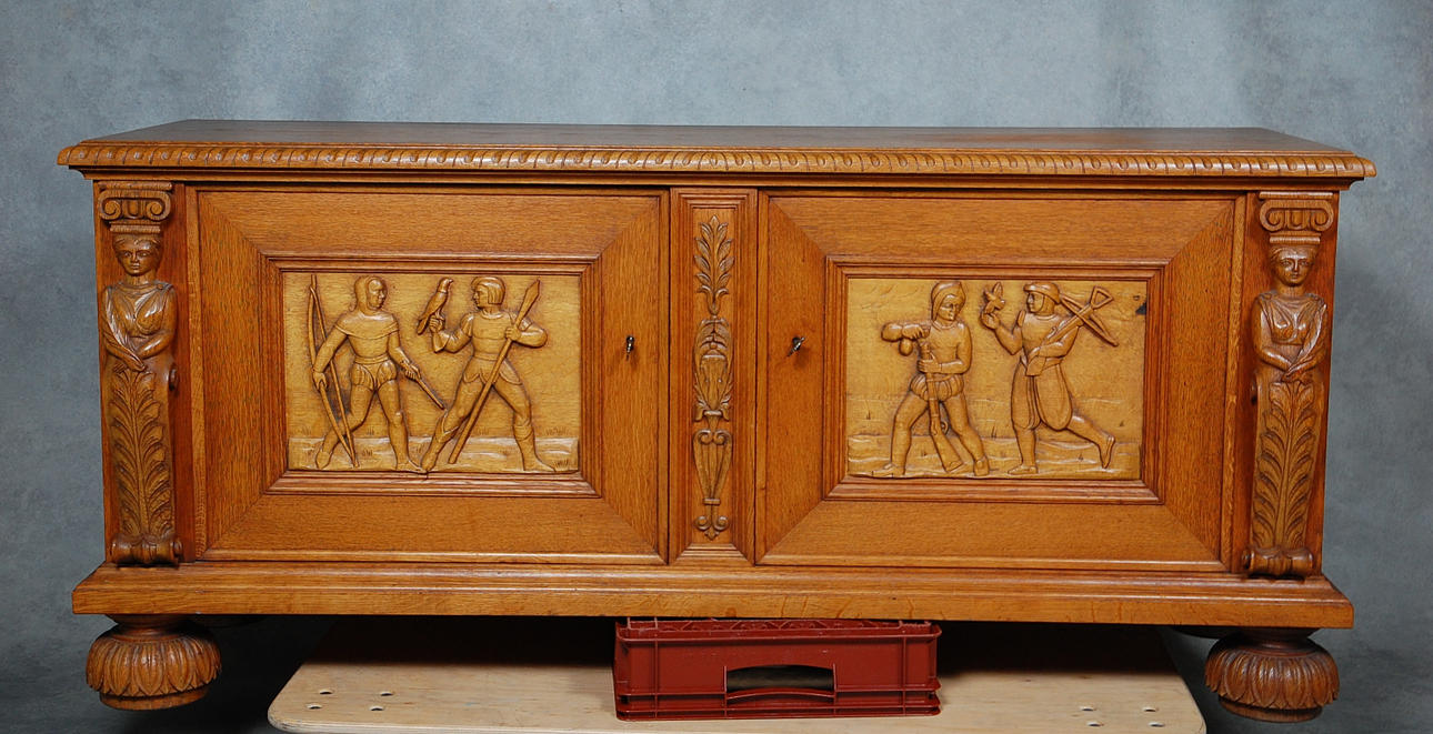 SIDEBOARD, rikligt skuret med jaktscener, Gärsnäs, 1930-tal.