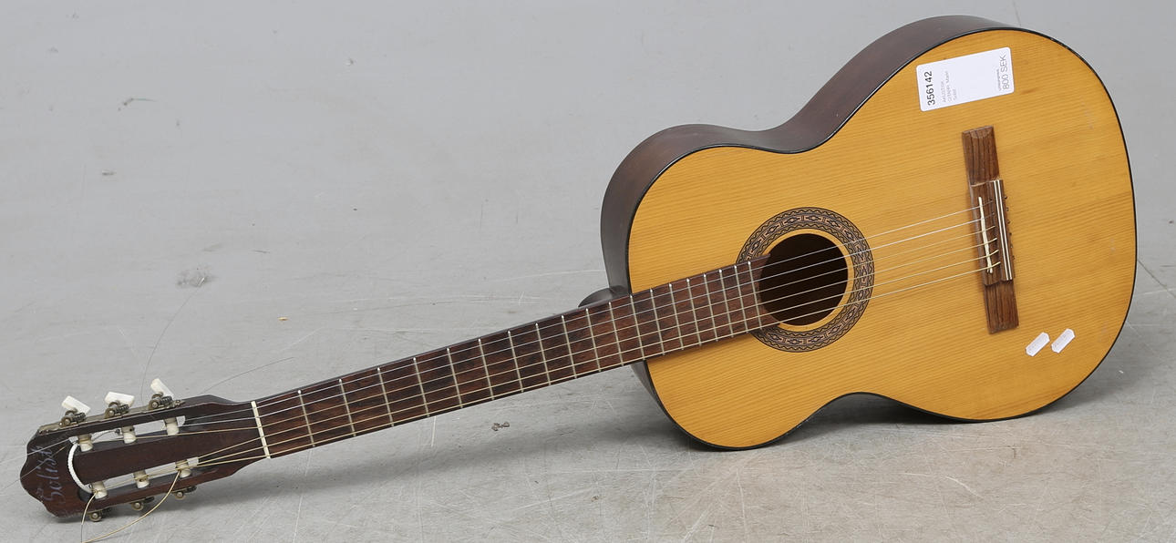 AKUSTISK GITARR. Märkt Solist.
