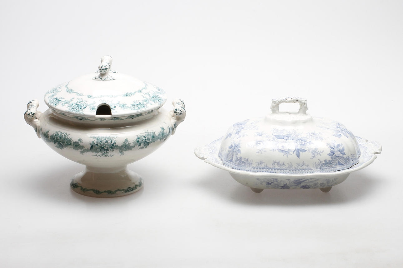 TERRINER, 2 st, flintgods. Gustavsberg och Rörstrand, tidigt 1900-tal.