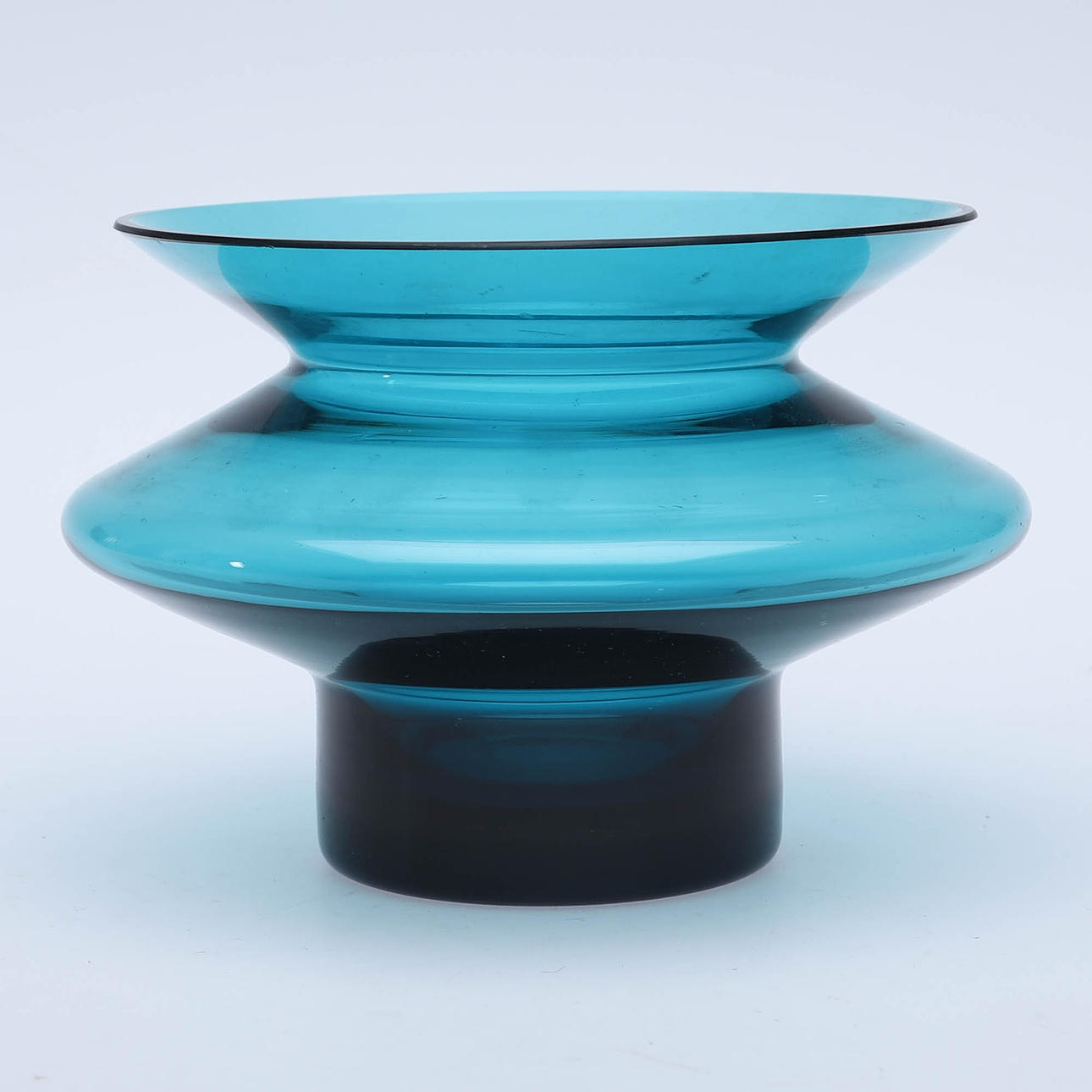 HELENA TYNELL, a vase, “Hyrrä”.