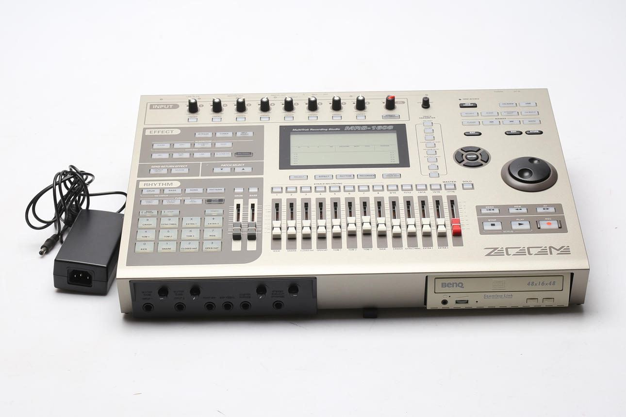 ESTUDIO DE GRABACIÓN MULTITRAK, Zoom, MRS-1608, Japón. Otros