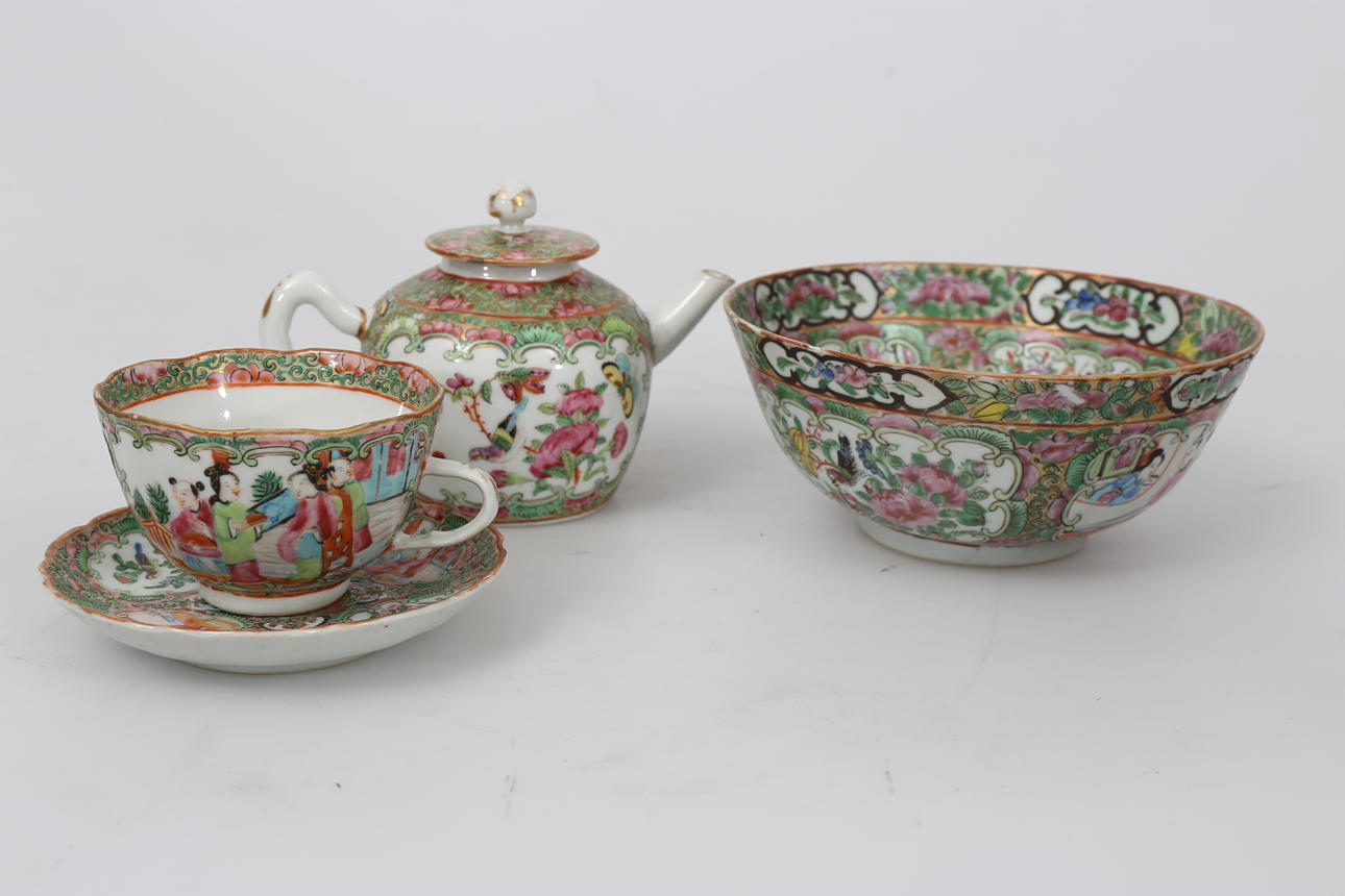 PRYDNADSFÖREMÅL, Kantonporslin, 4 delar, Kina, 1900-tal.