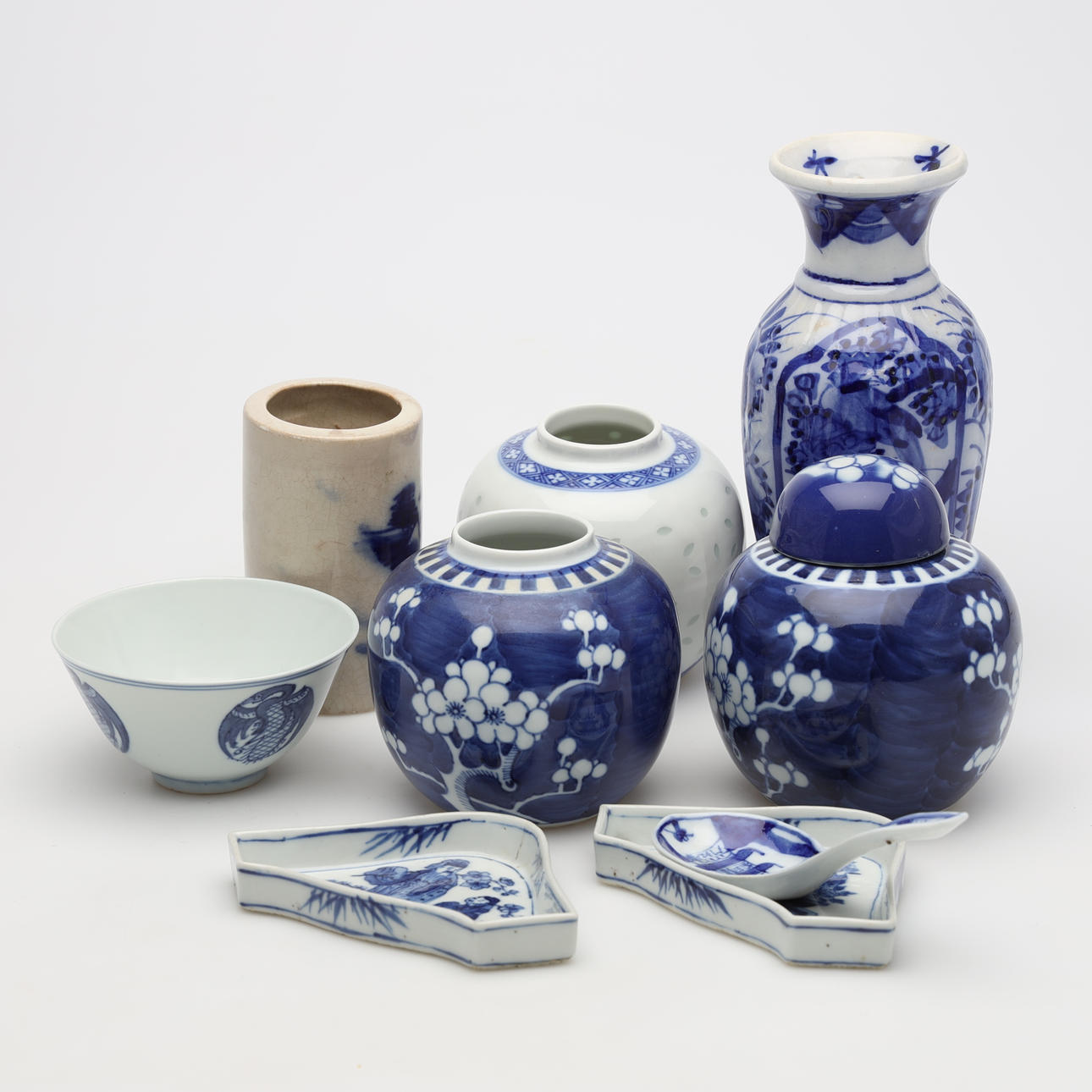 ASIATISKT PORSLIN, 9 delar.