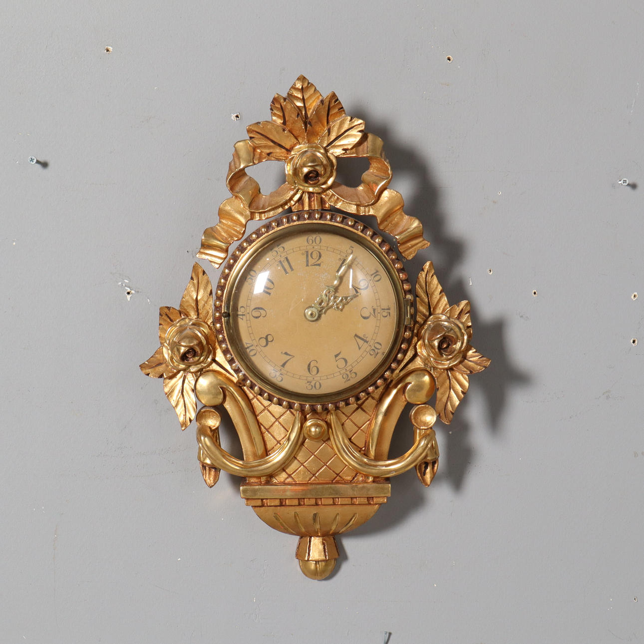 VÄGGUR, förgyllt, "Tre rosor".