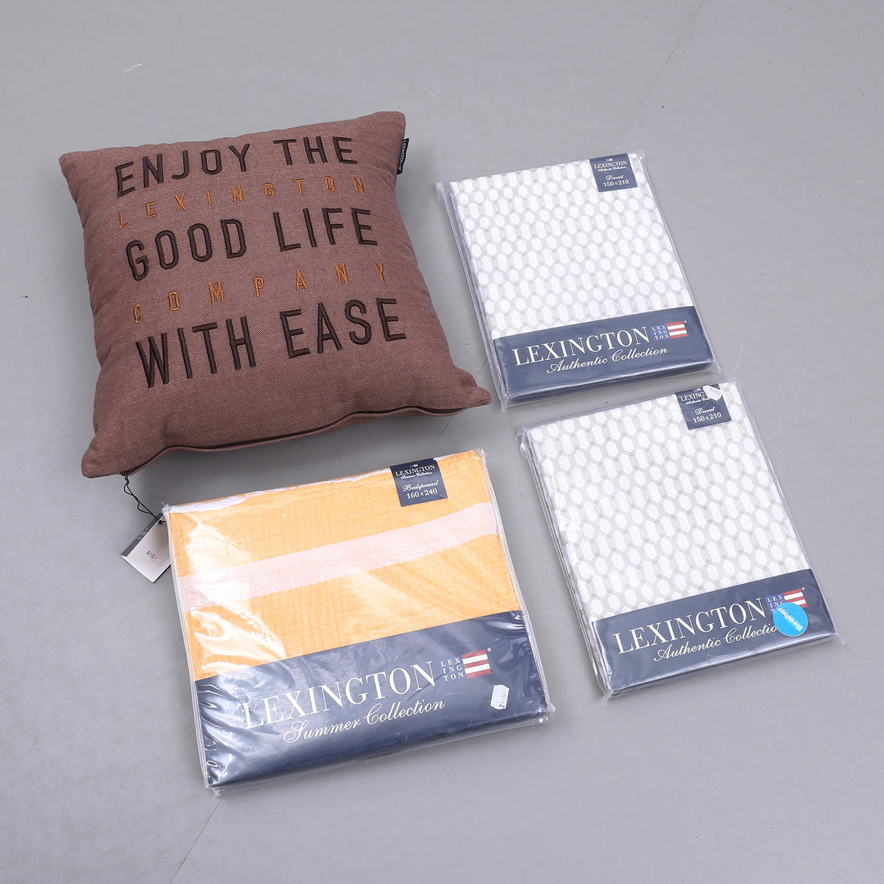 A 4-piece bedspread, Lexington.