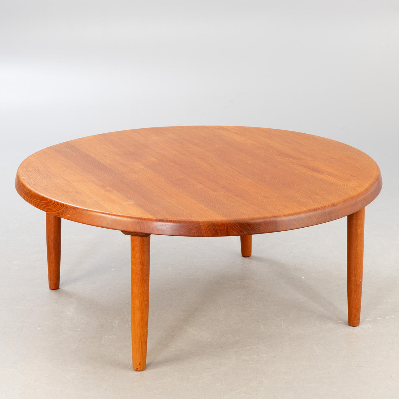 Rundt teak sofabord, Danmark, 1960'erne.