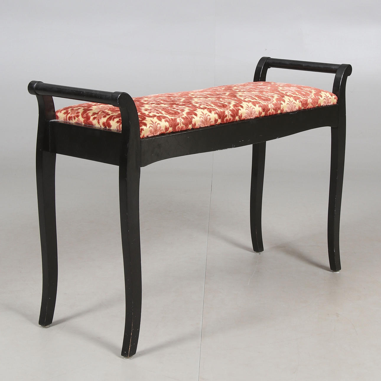 Klavierhocker, schwarz bemalt, 20. Jahrhundert.