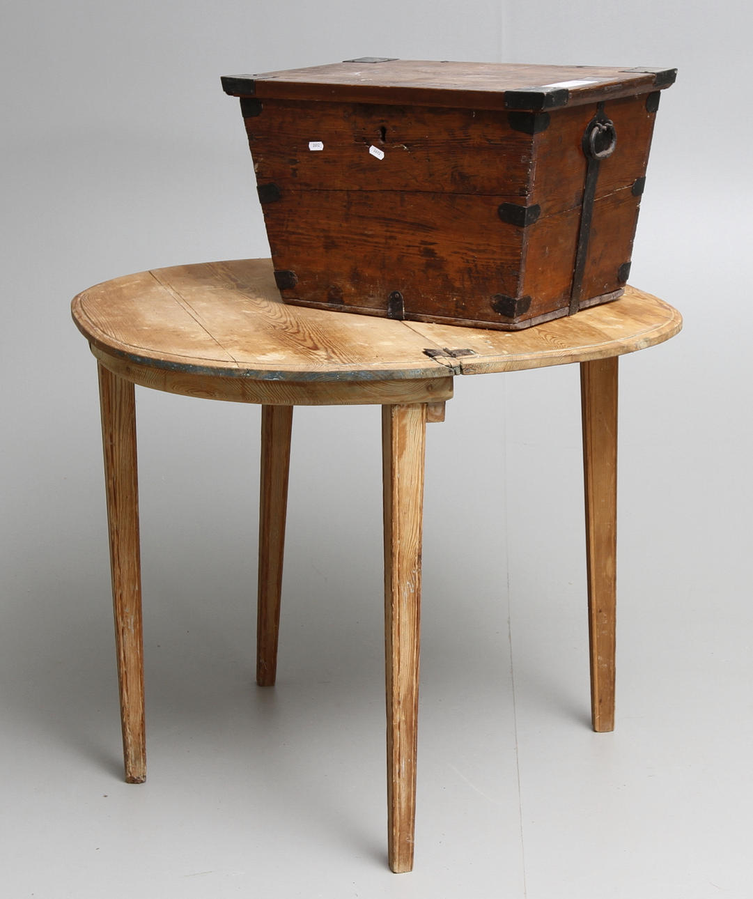 FÄLLBORD och KISTA 1800-tal.